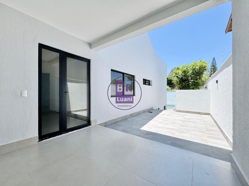 Linda casa moderna em alto padrão á venda