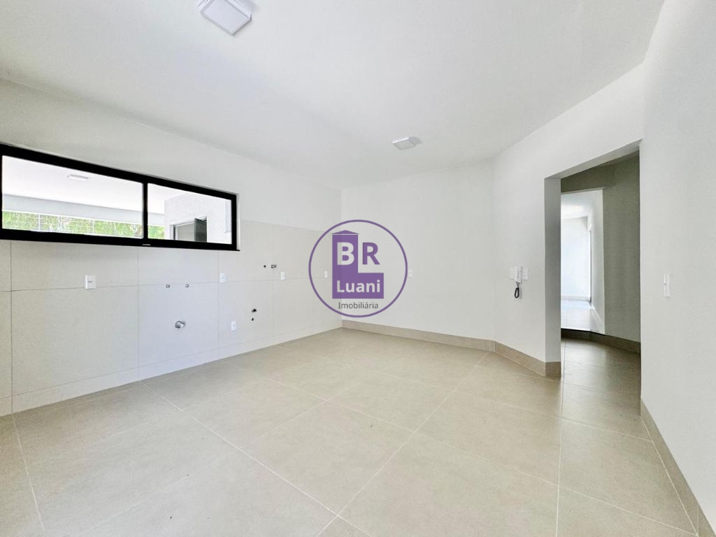 Linda casa moderna em alto padrão á venda