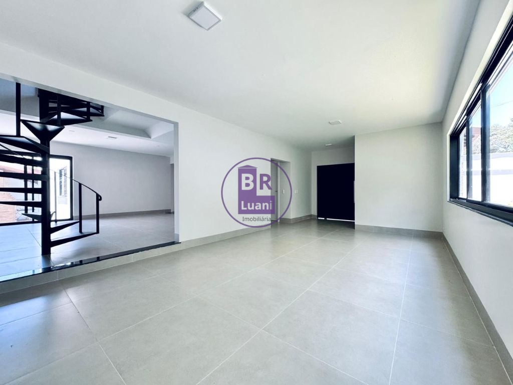 Linda casa moderna em alto padrão á venda
