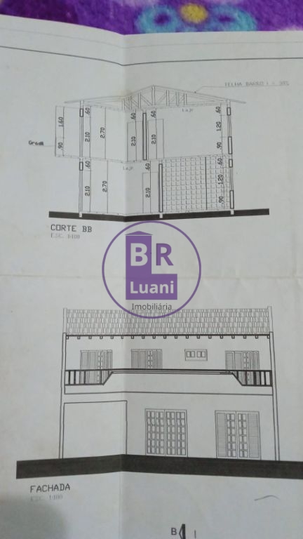 Sobrado comercial á venda.