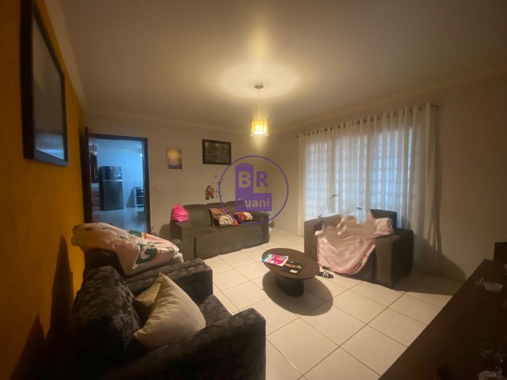 Linda casa a venda