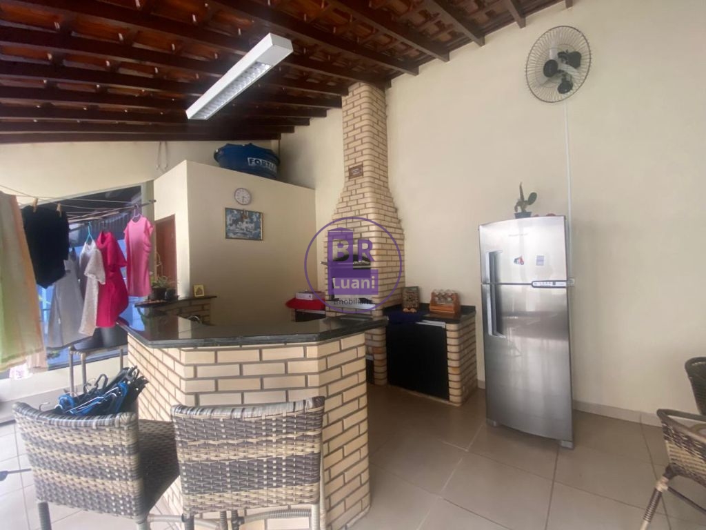Linda casa a venda