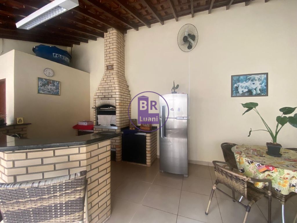 Linda casa a venda