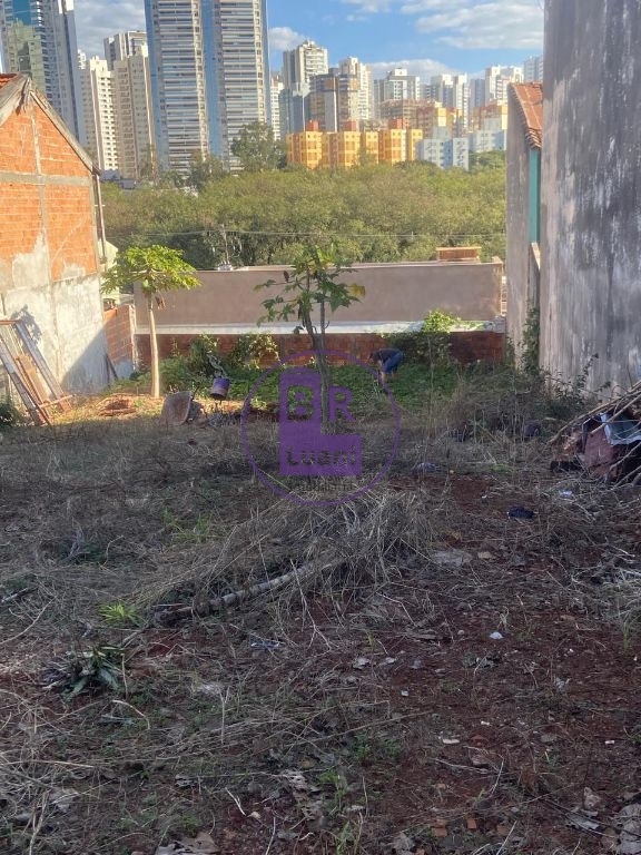 Terreno á venda com excelente localização