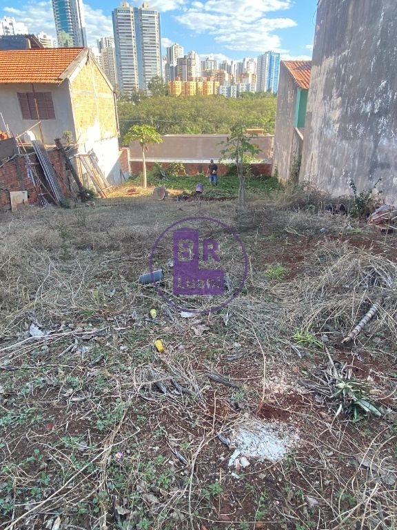 Terreno á venda com excelente localização
