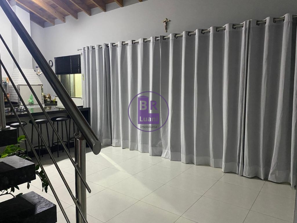 Linda casa para venda na região leste de londrina!