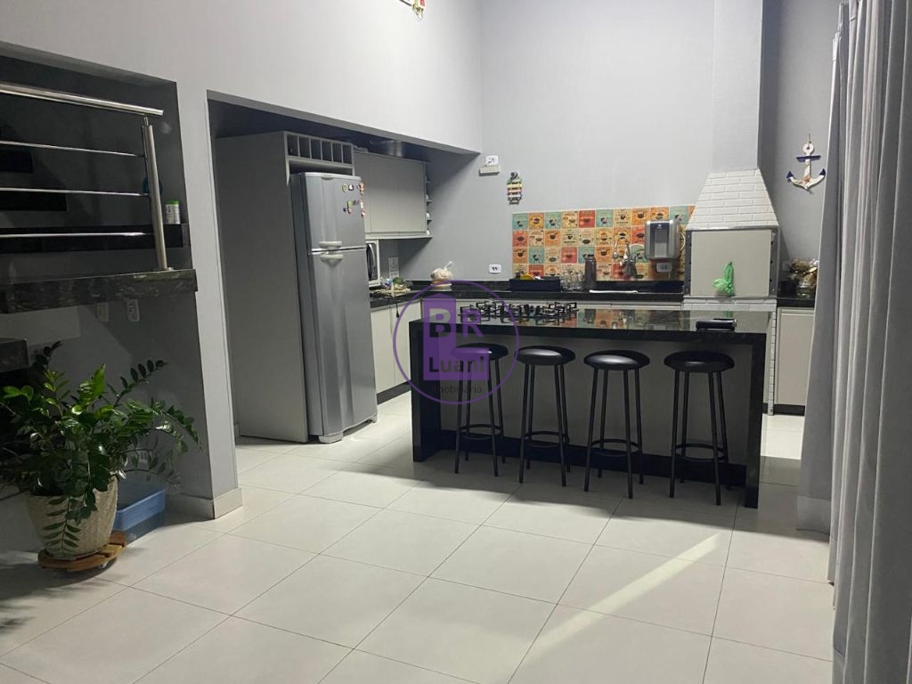 Linda casa para venda na região leste de londrina!