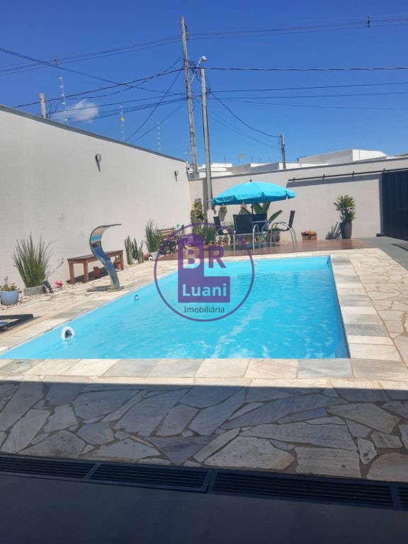 Linda casa para venda na região leste de londrina!