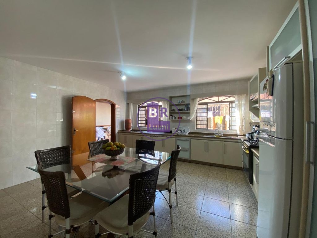 Linda casa sobrado para venda!