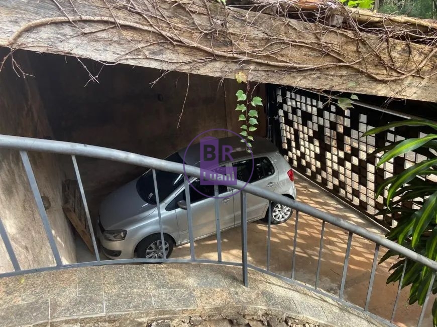 Linda e Espaçosa Casa situada no Jardim Higienópolis
