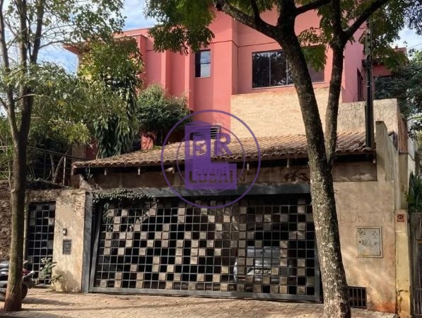 Linda e espaçosa casa situada no jardim higienópolis