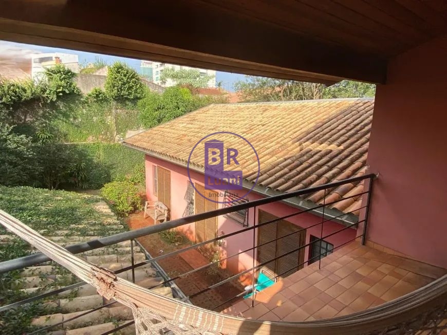 Linda e espaçosa casa situada no jardim higienópolis