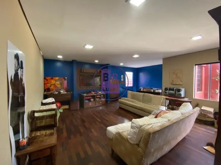 Linda e espaçosa casa situada no jardim higienópolis