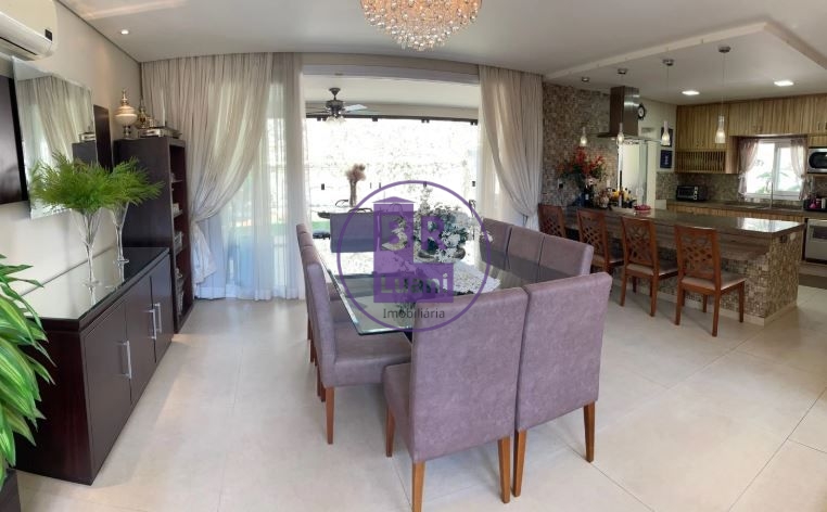 Casa térrea de luxo em condomínio fechado – conforto, segura