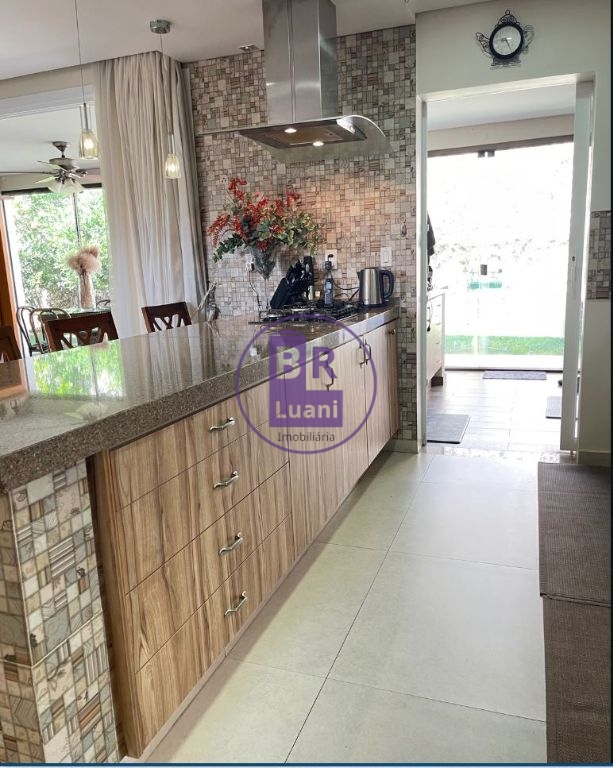 Casa térrea de luxo em condomínio fechado – conforto, segura