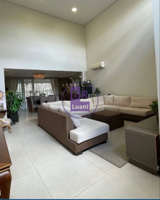 Casa térrea de luxo em condomínio fechado – conforto, segura