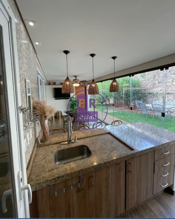 Casa térrea de luxo em condomínio fechado – conforto, segura