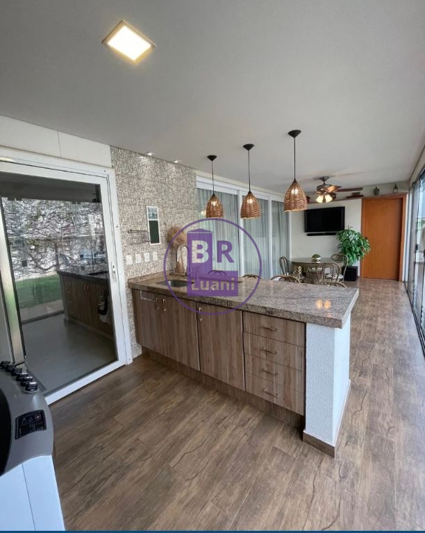 Casa térrea de luxo em condomínio fechado – conforto, segura