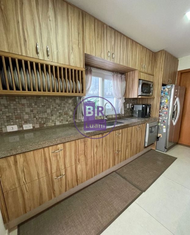 Casa térrea de luxo em condomínio fechado – conforto, segura