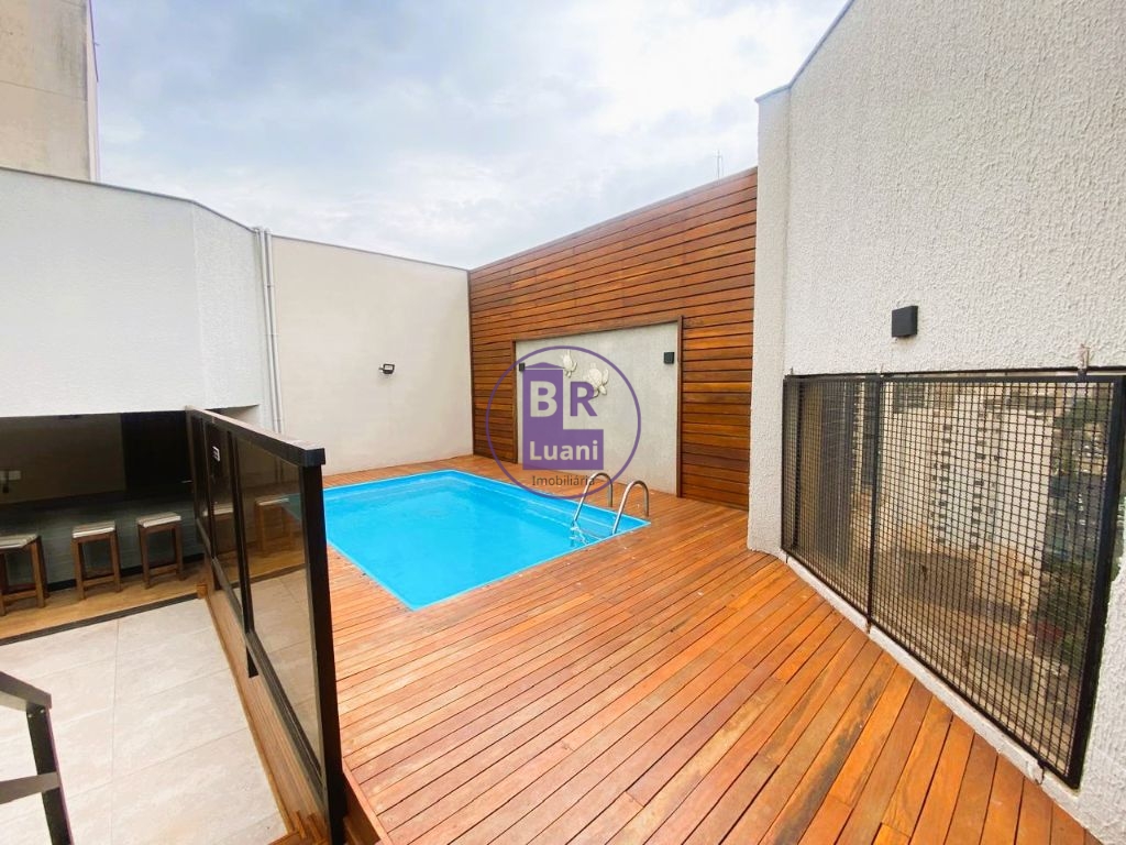 Duplex à venda com localização privilegiada