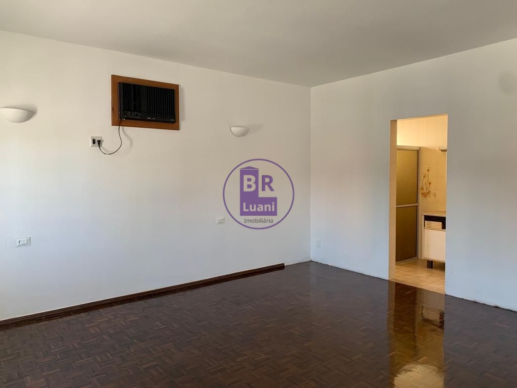 Linda casa sobrado para venda.