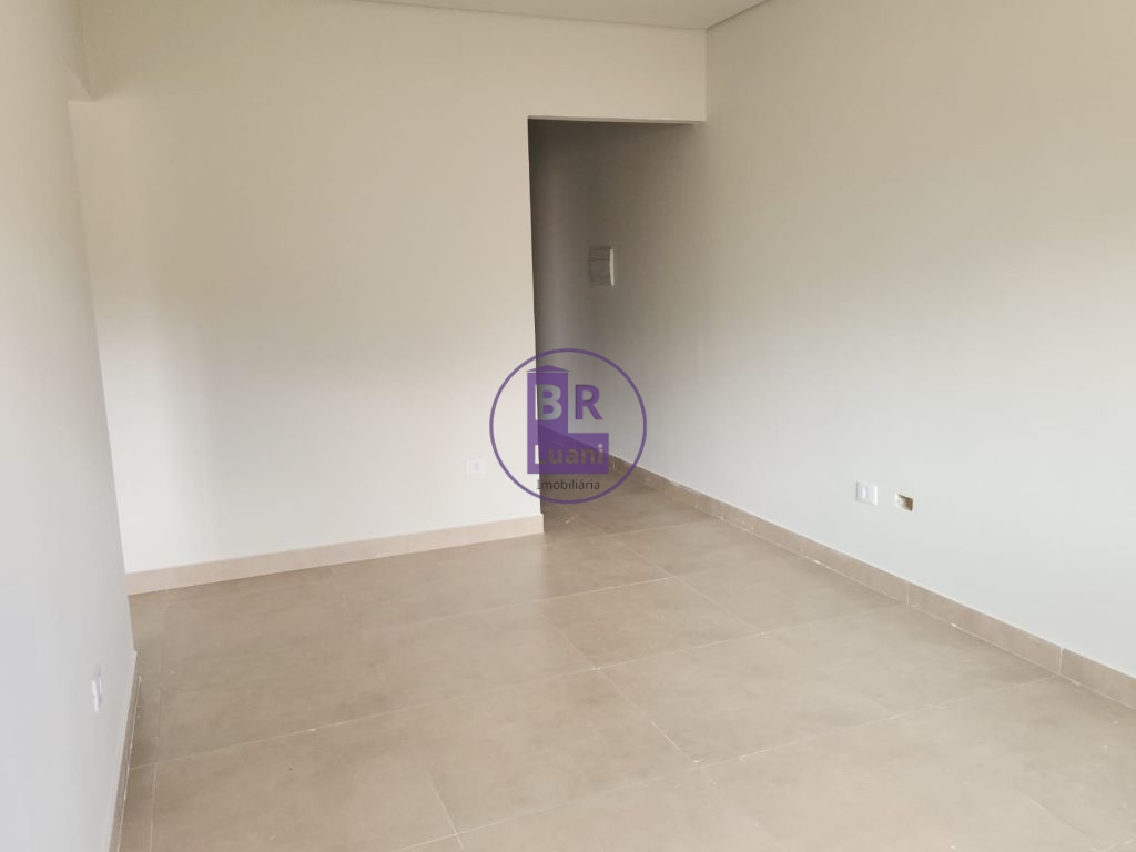 Vende-se casa nova no Colúmbia com excelente acabamento