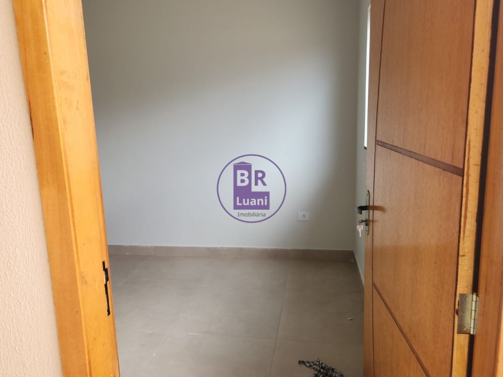 Vende-se casa nova no Colúmbia com excelente acabamento
