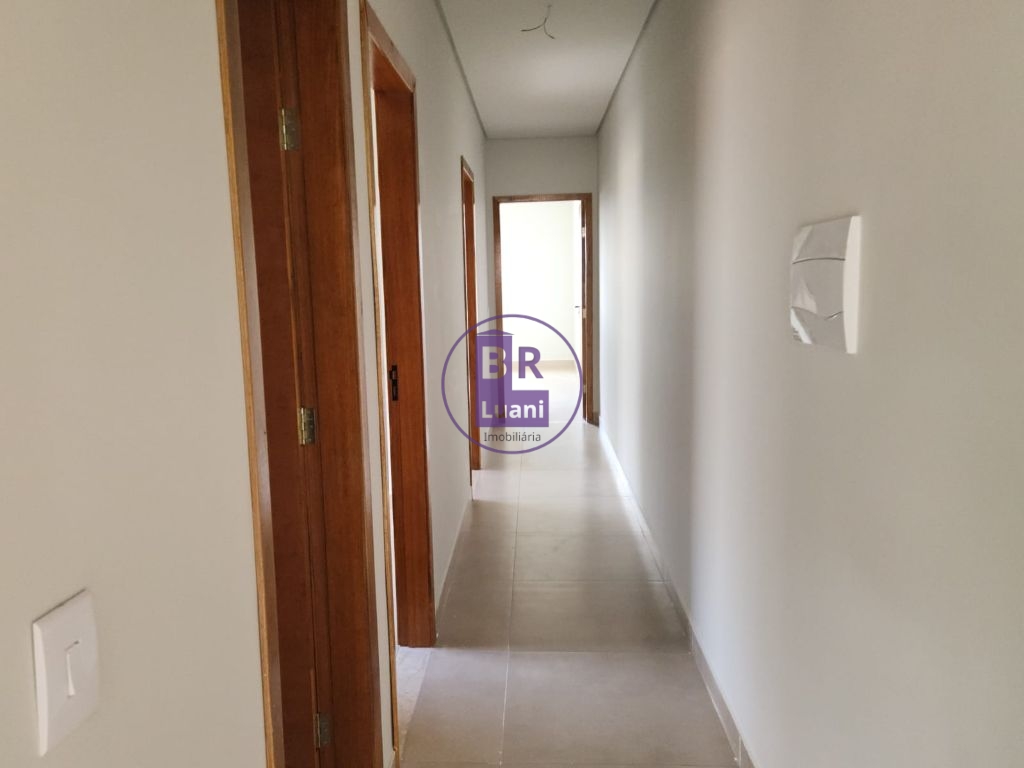Vende-se casa nova no Colúmbia com excelente acabamento