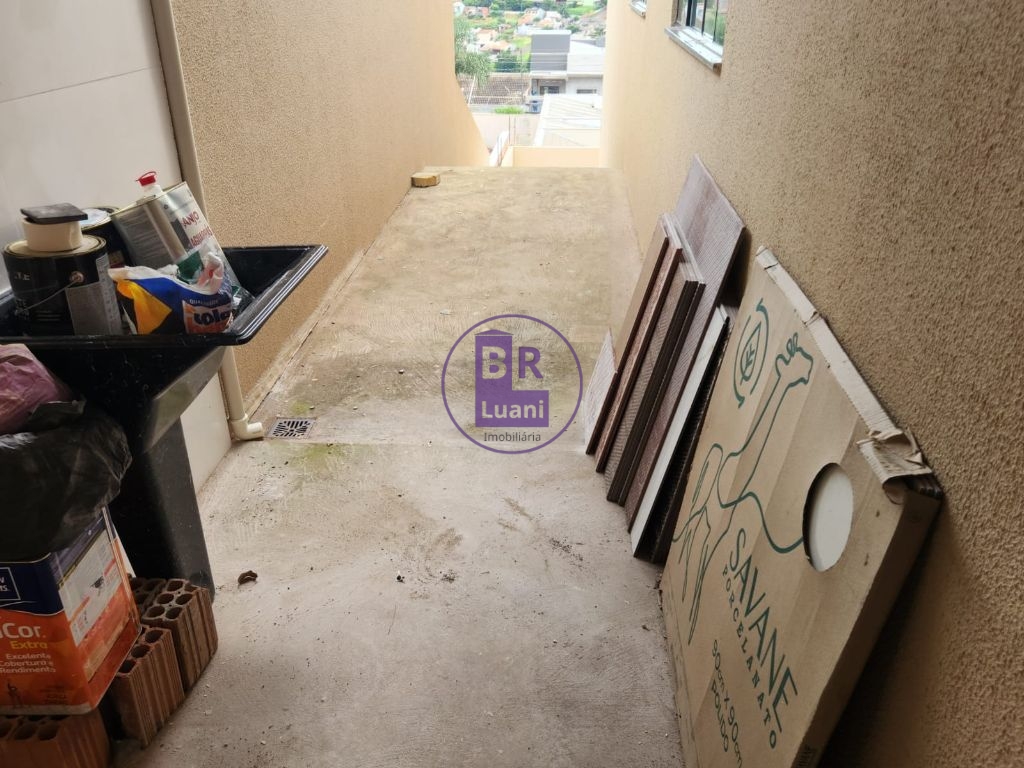 Vende-se casa nova no colúmbia com excelente acabamento