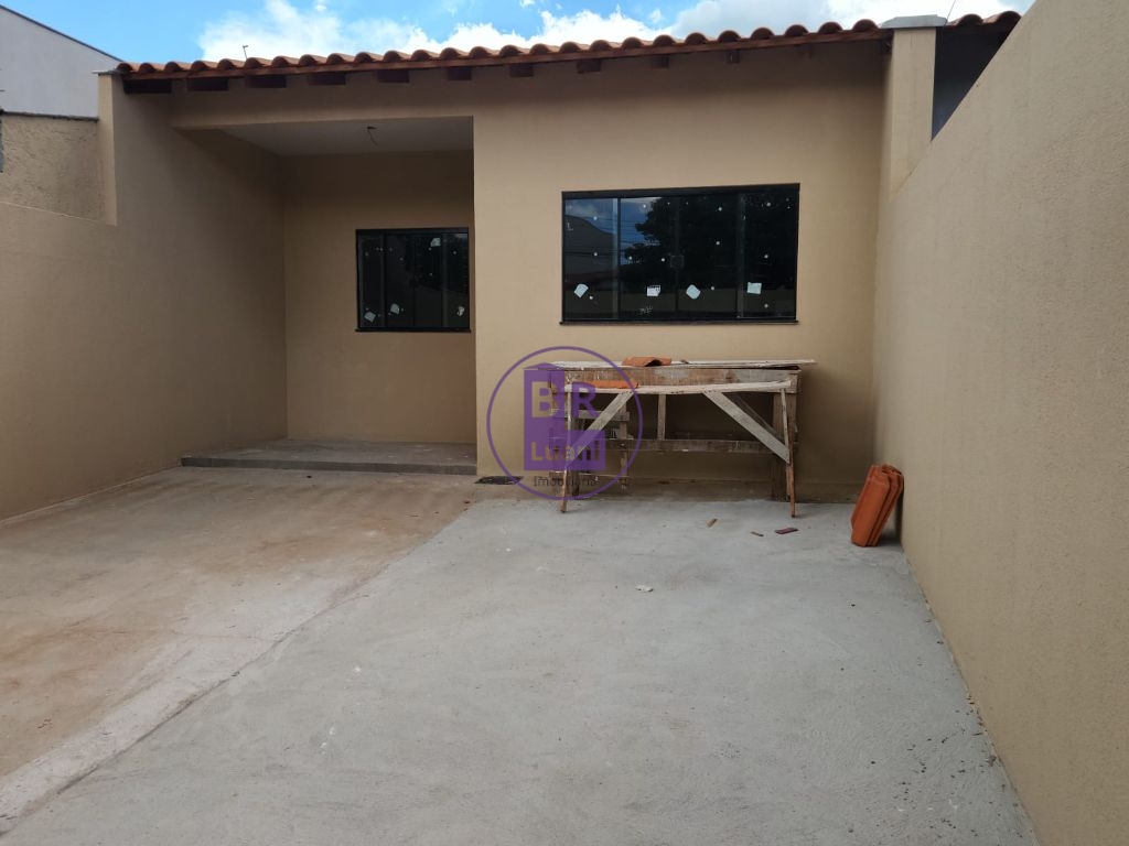 Vende-se casa nova no Colúmbia com excelente acabamento