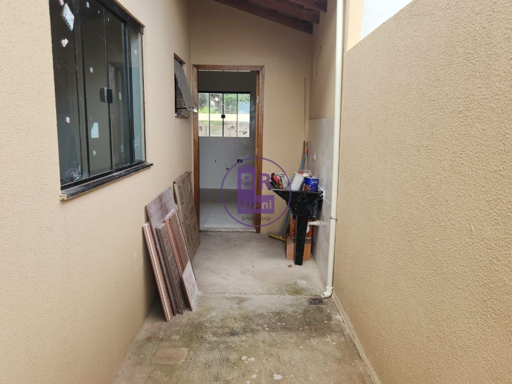 Vende-se casa nova no colúmbia com excelente acabamento
