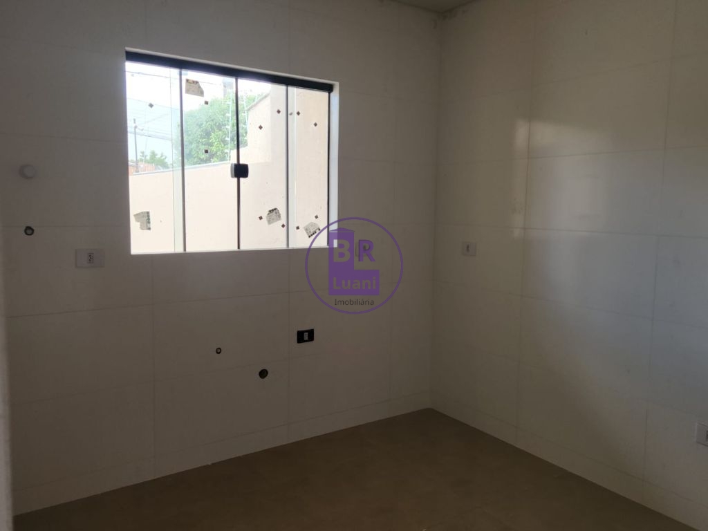 Vende-se casa nova no Colúmbia com excelente acabamento