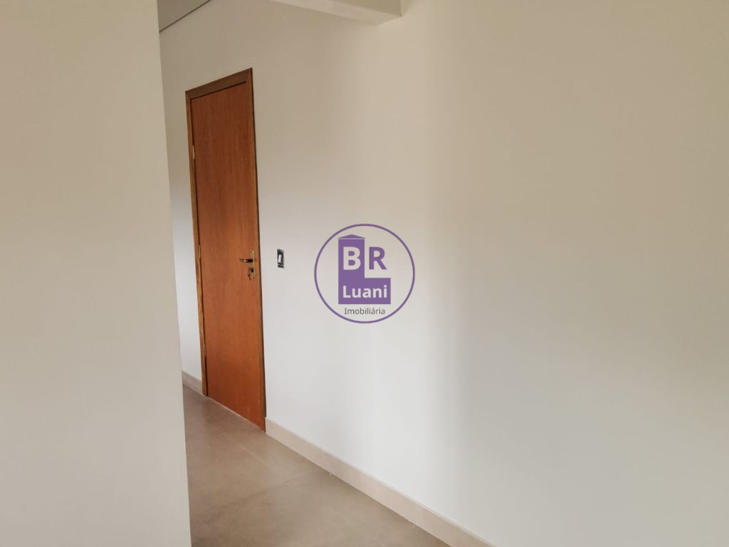 Vende-se casa nova no Colúmbia com excelente acabamento