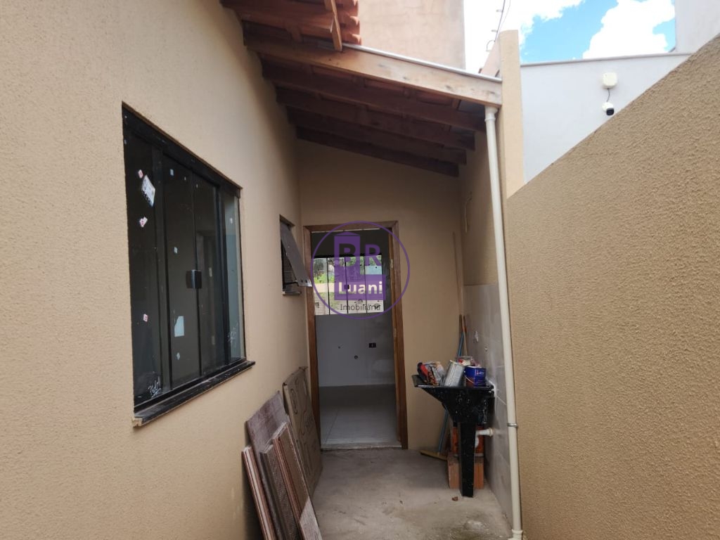Vende-se casa nova no colúmbia com excelente acabamento