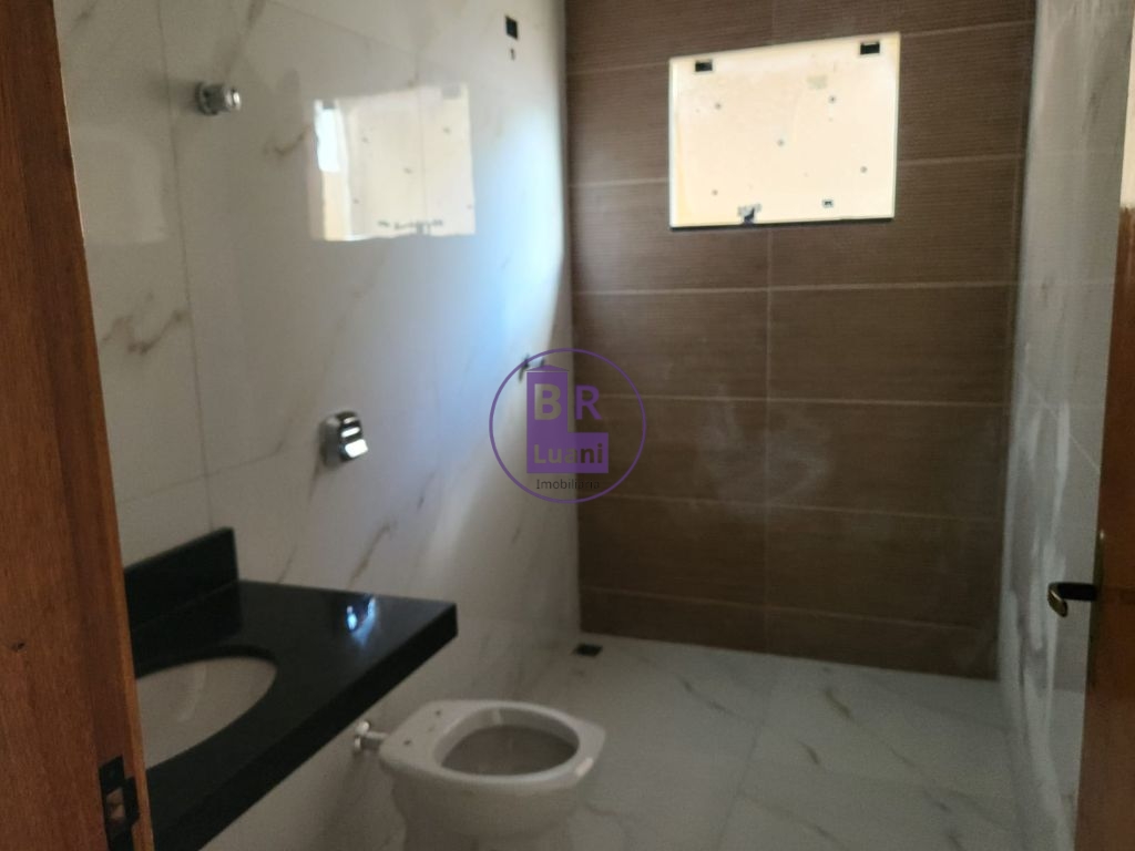 Vende-se casa nova no Colúmbia com excelente acabamento