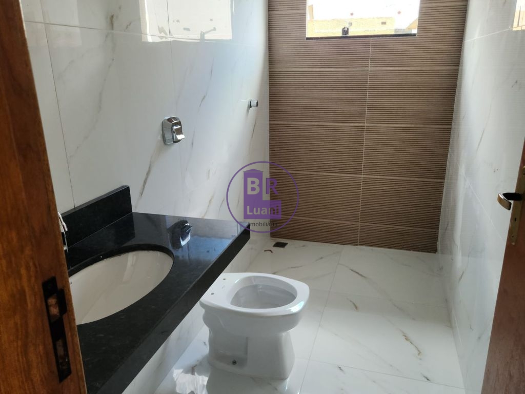 Vende-se casa nova no colúmbia com excelente acabamento