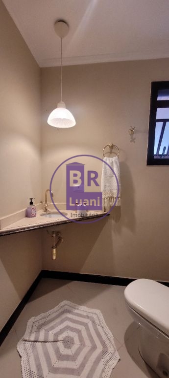Sobrado de alto padrão no bairro tucanos