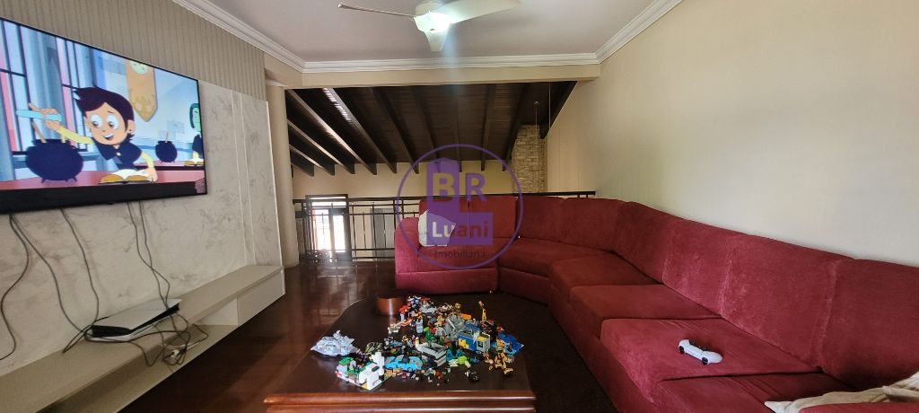 Sobrado de alto padrão no bairro tucanos