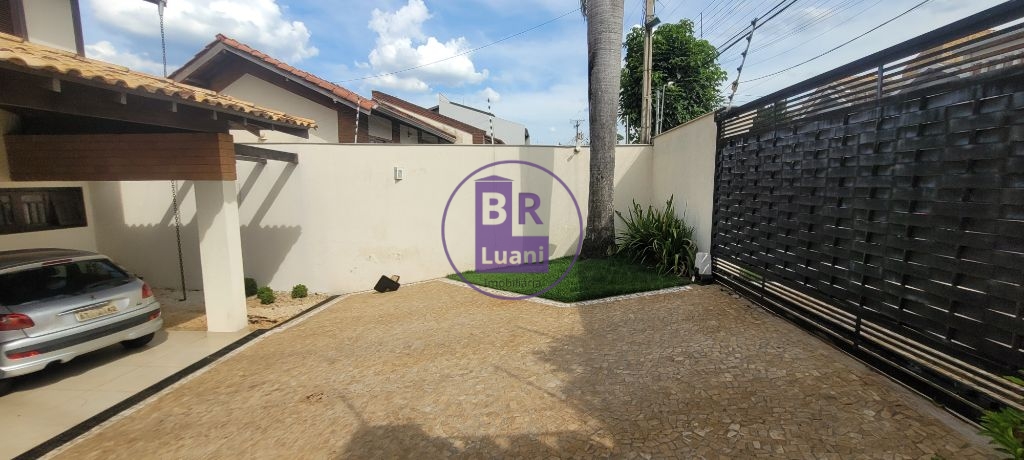 Sobrado de alto padrão no bairro Tucanos
