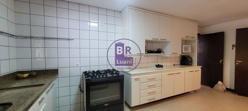 Sobrado de alto padrão no bairro Tucanos