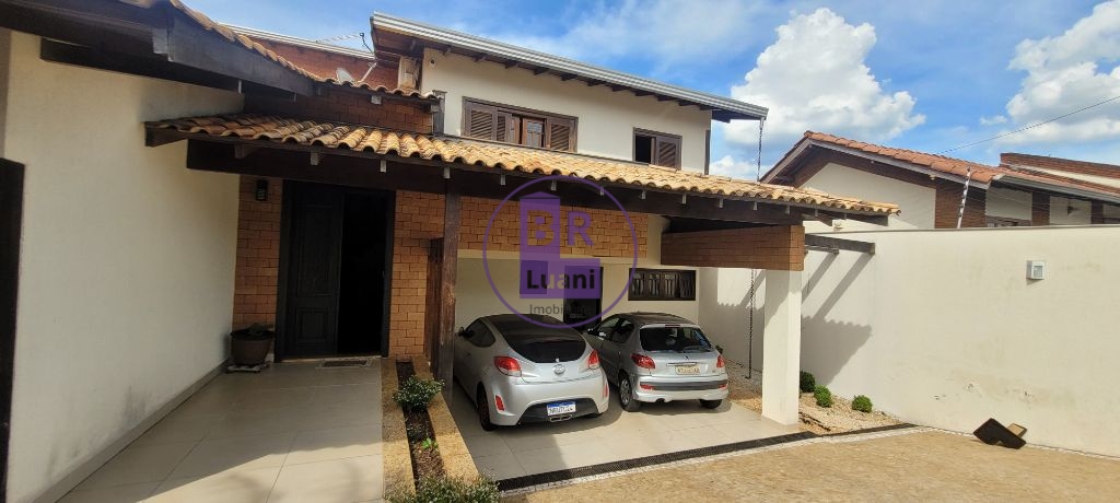 Sobrado de alto padrão no bairro Tucanos