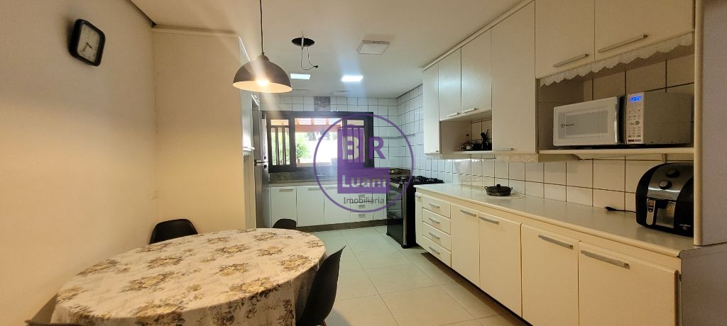 Sobrado de alto padrão no bairro Tucanos