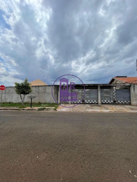 Casa de esquina à venda 2 entradas excelente localização