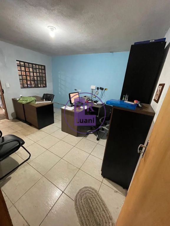 Casa de esquina à venda 2 entradas excelente localização