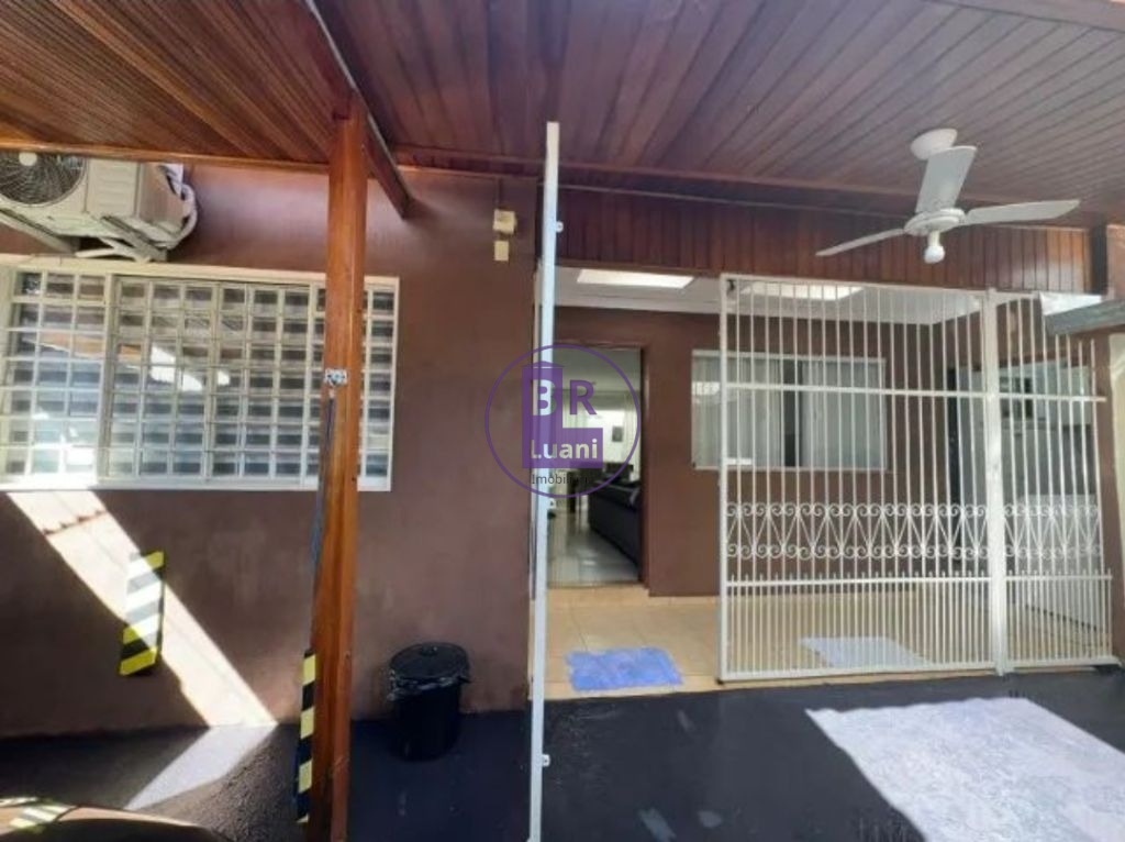 Imóvel com 2 casas independentes à venda excelente para morar e investir