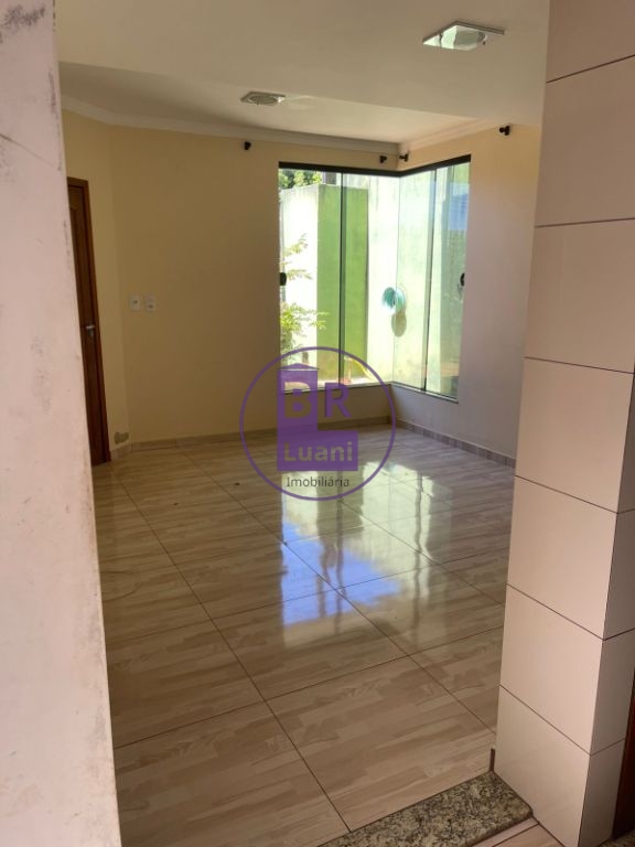 Sobrado à venda em Cambé com 4 quartos