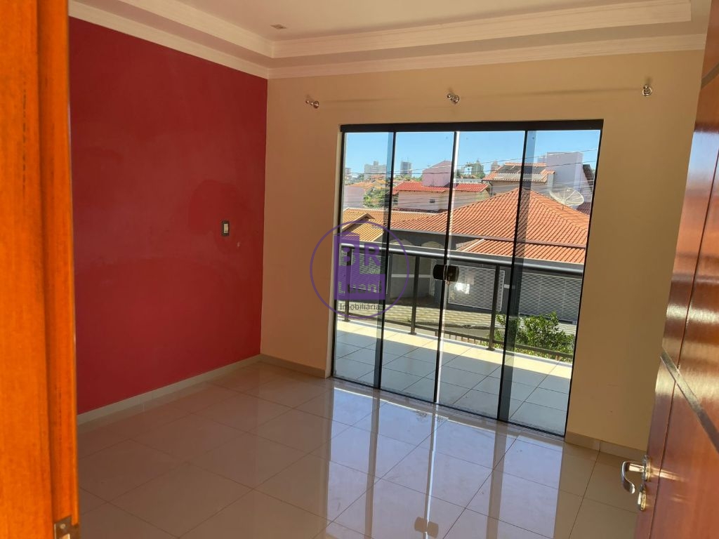 Sobrado à venda em Cambé com 4 quartos