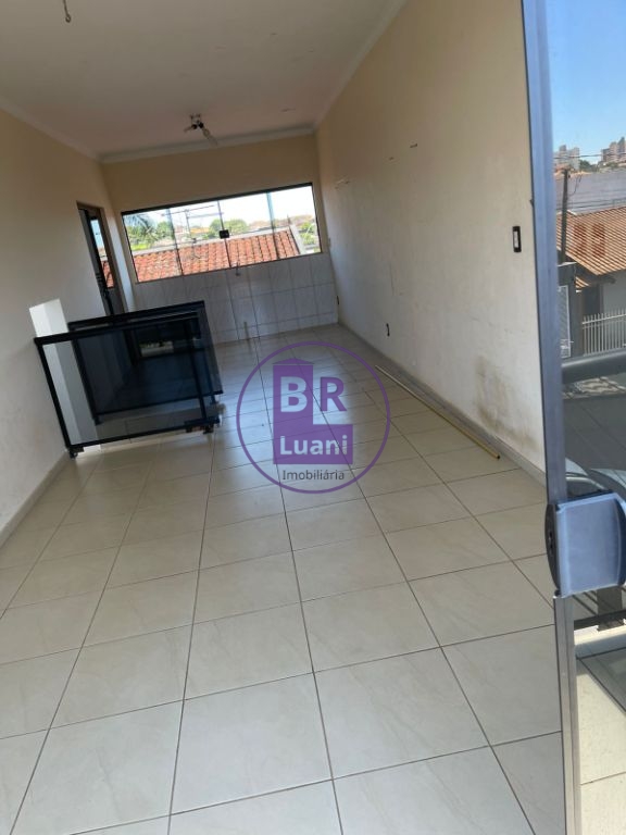 Sobrado à venda em Cambé com 4 quartos
