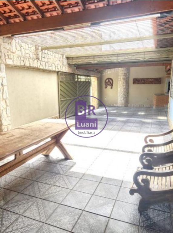 Casa para locação e venda com 4 dormitórios sendo 2 suítes -