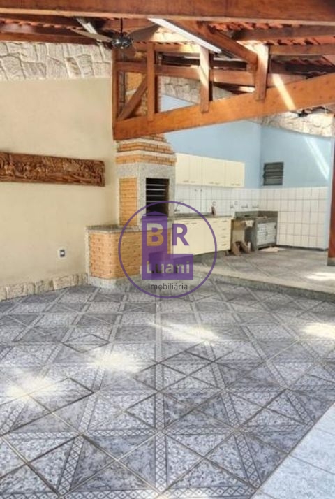 Casa para locação e venda com 4 dormitórios sendo 2 suítes -
